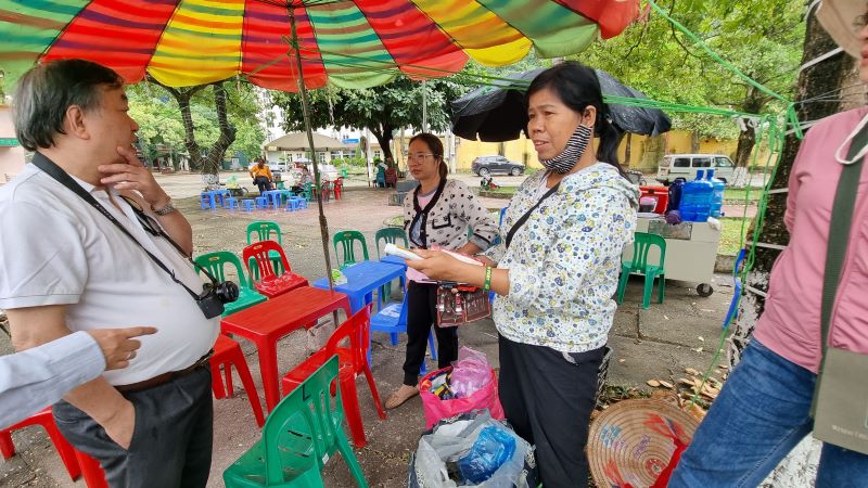 Women workers at the China-Vietnam border.